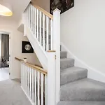 Free Parking/Luxurious 3 Bd House/Best Offer