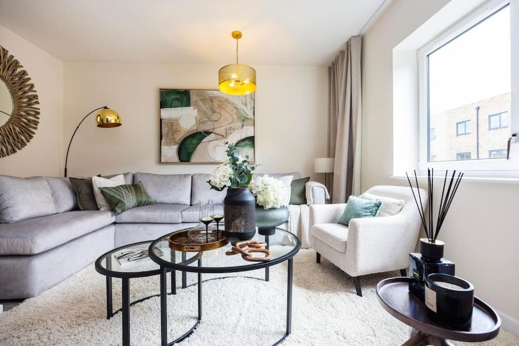 Free Parking/luxurious 3 Bd House/best Offer *