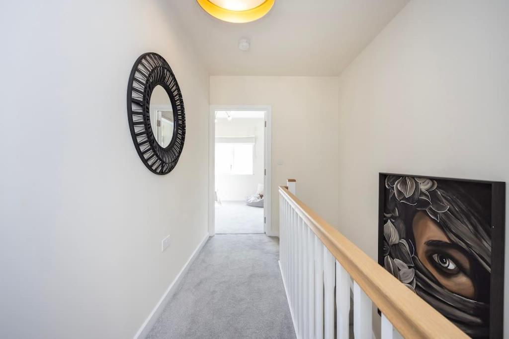 Free Parking/luxurious 3 Bd House/best Offer