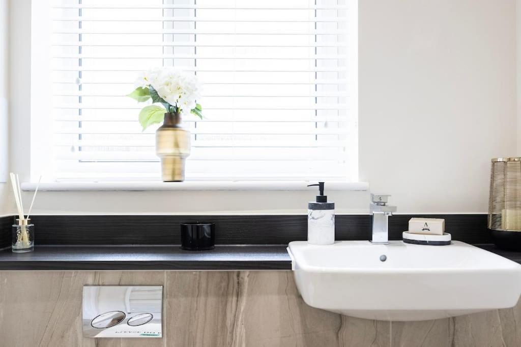 Free Parking/luxurious 3 Bd House/best Offer Londra