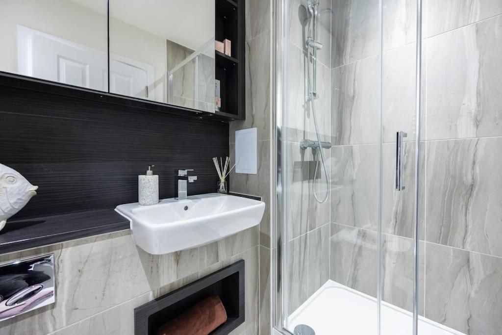 Free Parking/luxurious 3 Bd House/best Offer * Londra