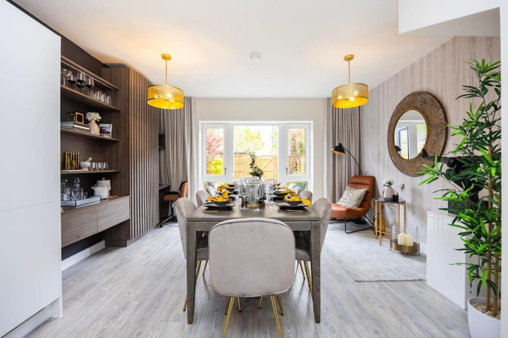 Free Parking/luxurious 3 Bd House/best Offer Apartment *