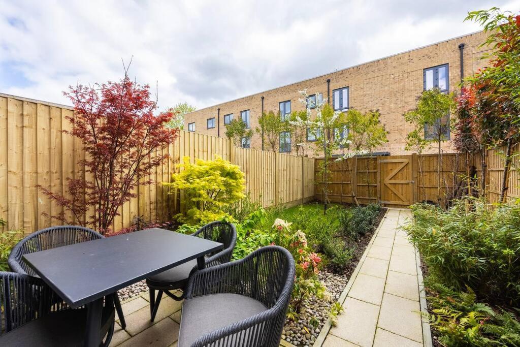 Free Parking/luxurious 3 Bd House/best Offer Apartment *