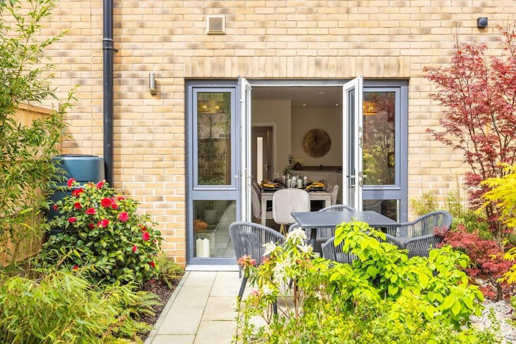 Apartment Free Parking/luxurious 3 Bd House/best Offer
