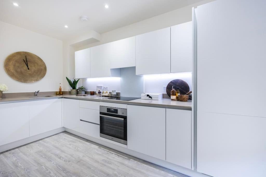 Apartment Free Parking/luxurious 3 Bd House/best Offer London