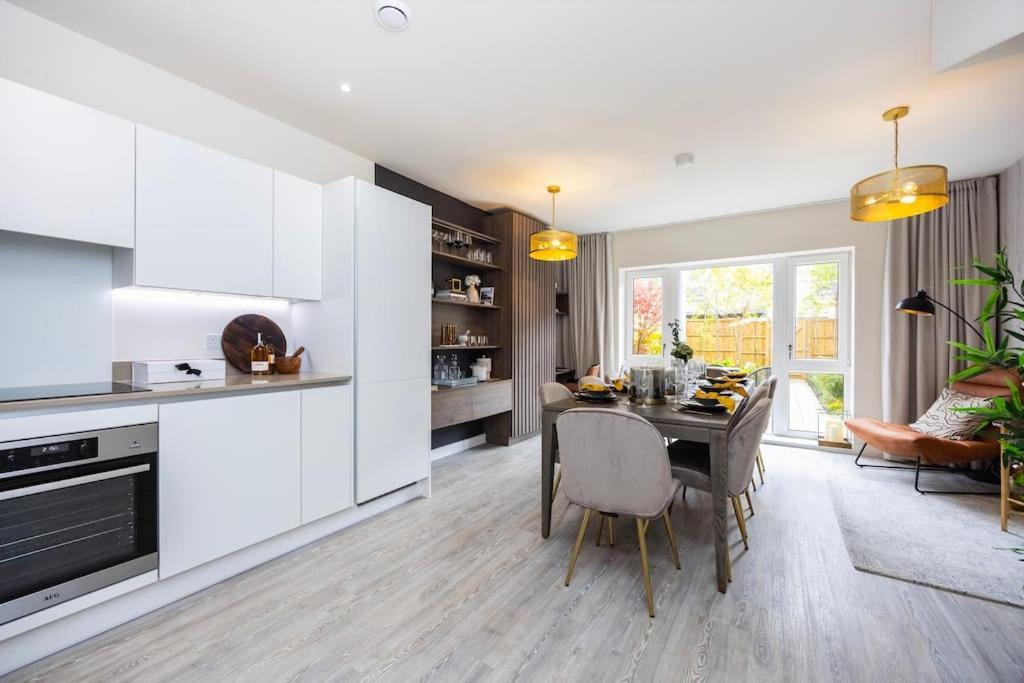 Free Parking/luxurious 3 Bd House/best Offer Apartment *