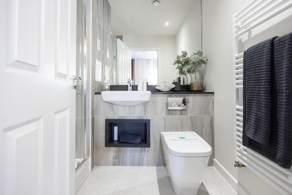 Apartment Free Parking/luxurious 3 Bd House/best Offer London