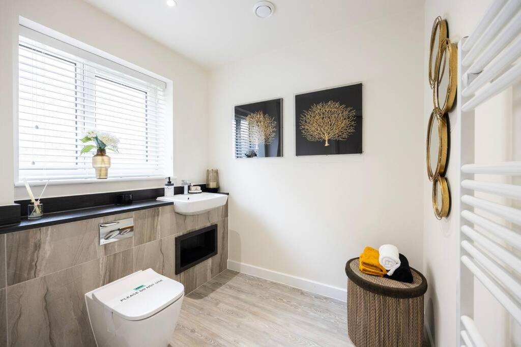Free Parking/luxurious 3 Bd House/best Offer *